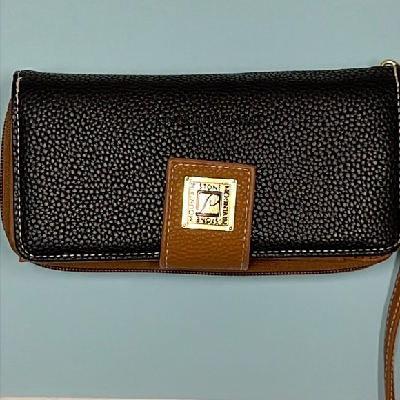 Stone Mountain Accessories Handbags - Stone Mountain Pebble Grain Leather Large Tri-Fold Wallet with Wristlet NWOT